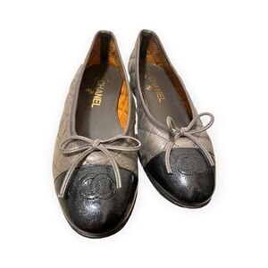 CHANEL Crumpled Calfskin/Patent Quilted CC Cap Toe Ballerina Flats |Size:38|